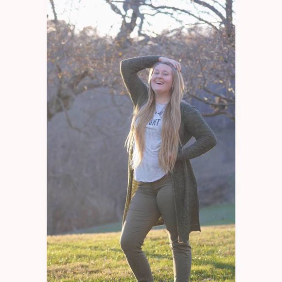 Meet your Posher, Alexis - Picture 1 of 1